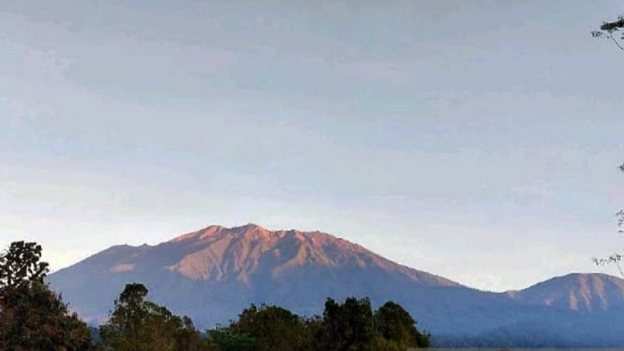 PVMBG Imbau Wisatawan Waspada Saat Lakukan Pendakian Gunung Api Berstatus Level II
            - galeri foto