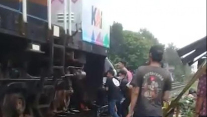Mobil Bak Terbuka Tertabrak KA Pangrango di Sukabumi, Tidak Ada Korban