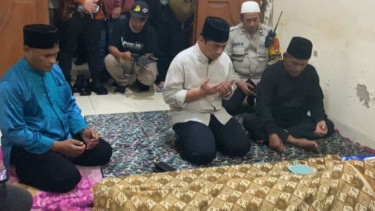 Wagub DKI Riza Patria Kunjungi Rumah Anak MTsN 19 yang Meninggal Akibat Tembok Sekolah Roboh, Ingatkan Potensi Bencana Saat Hujan