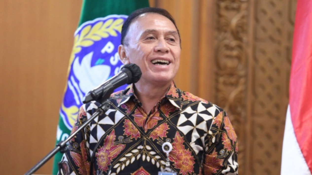 Intip Aturan PSSI yang Jadi Alasan Iwan Bule Ogah Mundur Imbas Tragedi Kanjuruhan
            - galeri foto