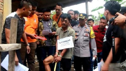 Rekonstruksi Pembunuhan Satu Keluarga Dikubur dalam Septic Tank, Pelaku Peragakan 87 Adegan