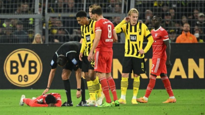 Saat Pertahankan Bola Kepalanya Tertendang Pemain Borussia Dortmund,  Alphonso Davies Dilarikan ke Rumah Sakit Akibat Gegar Otak