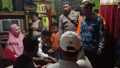 Tak Kuat Hadapi Masalah Hidup Seorang Pria Nekat Naik Tower SUTET di Sumedang