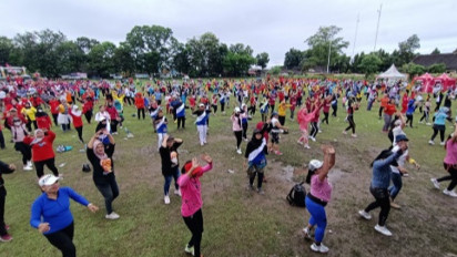 Relawan Ganjar Pranowo Senam Massal Bersama Ribuan Emak-Emak di Sleman