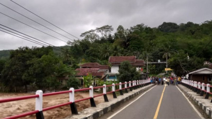 Sungai Cibareno Meluap Dua Rumah dan Pabrik Tahu di Sukabumi Hanyut Terbawa Arus