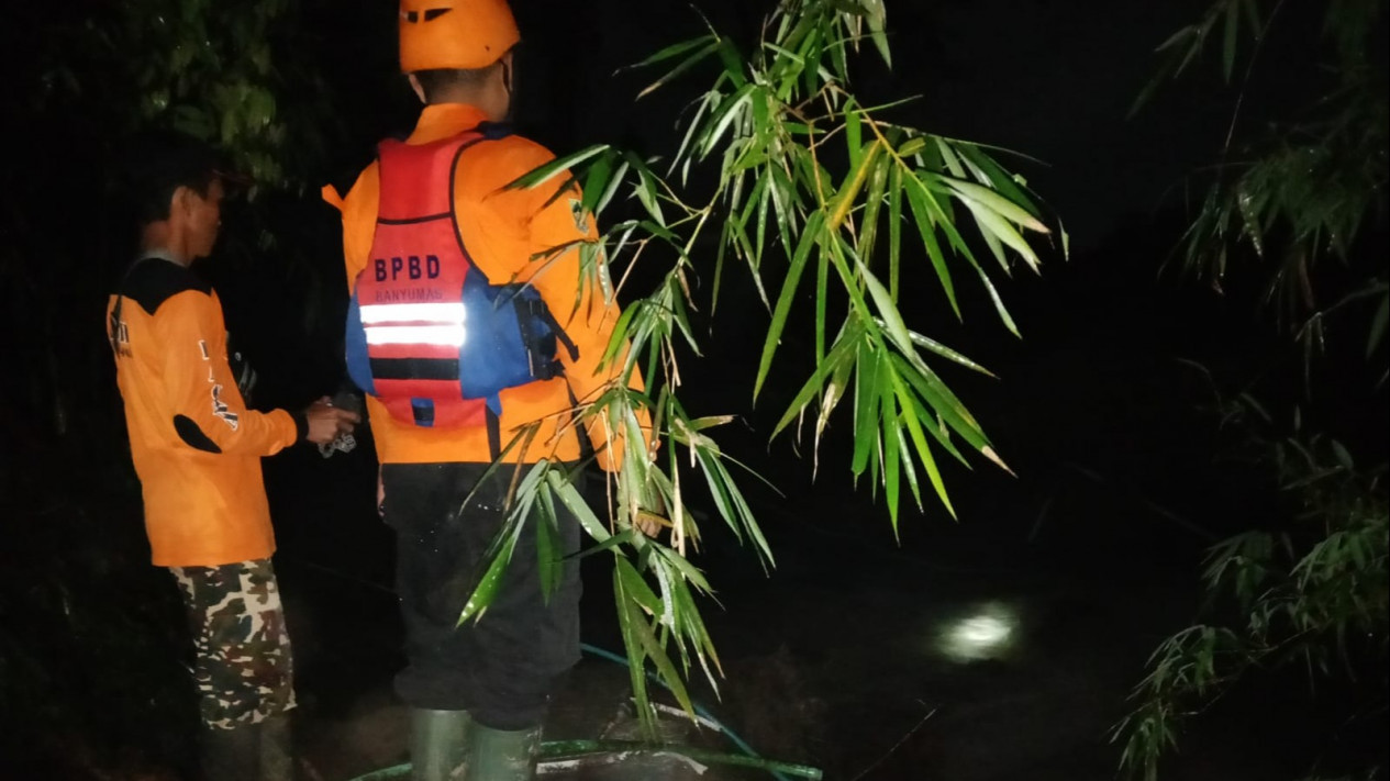 Banjir Bandang Putuskan Jembatan Penghubung Antar Desa di Banyumas
            - galeri foto
