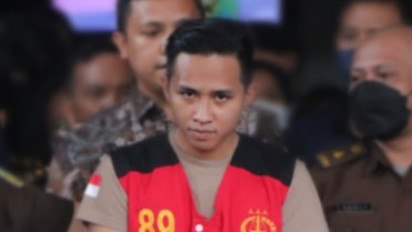 Viral! Buka Masker di Kejaksaan Agung, Paras Bharada E Memikat Perhatian Warganet