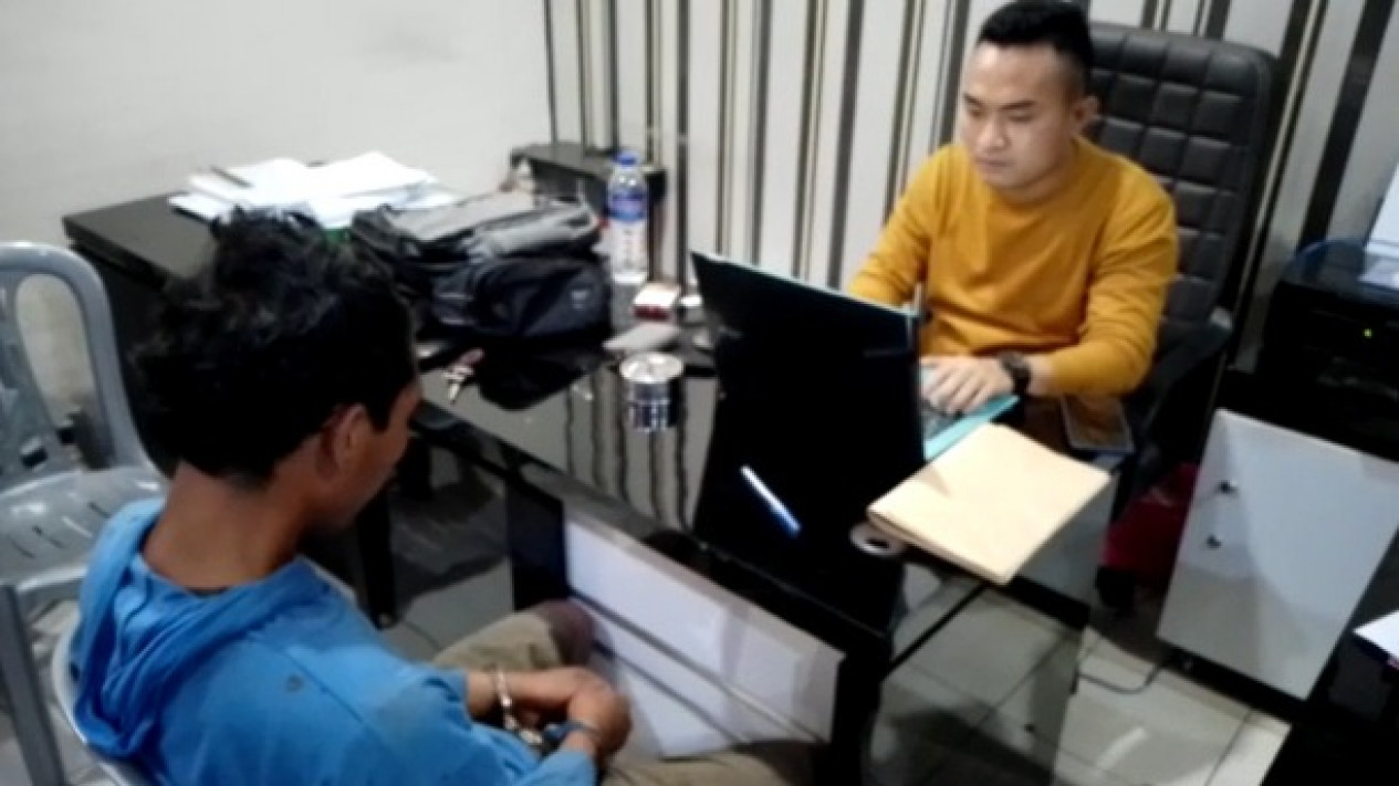 Polisi Akan Cek Kejiwaan Anak Gorok Leher Ibu Kandung di Lampung
            - galeri foto