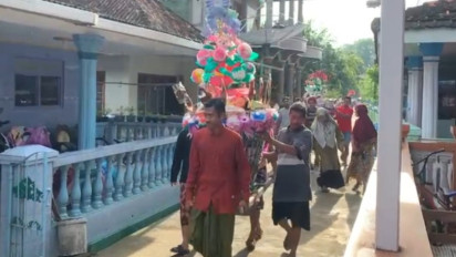 Meriahnya Tradisi Maulud Nabi di Pulau Bawean, Warga Saling Berbagi Hadiah Bernilai Jutaan Rupiah