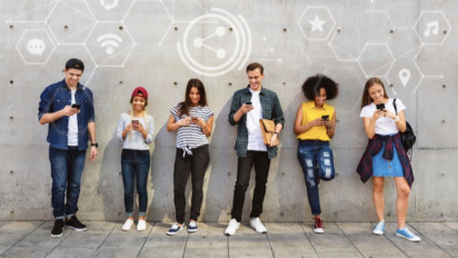 Tentang Gen Z, Fashion dan Warung Kopi Saat Kurs Rupiah yang Terancam Balik ke Level Saat Krisis 1998