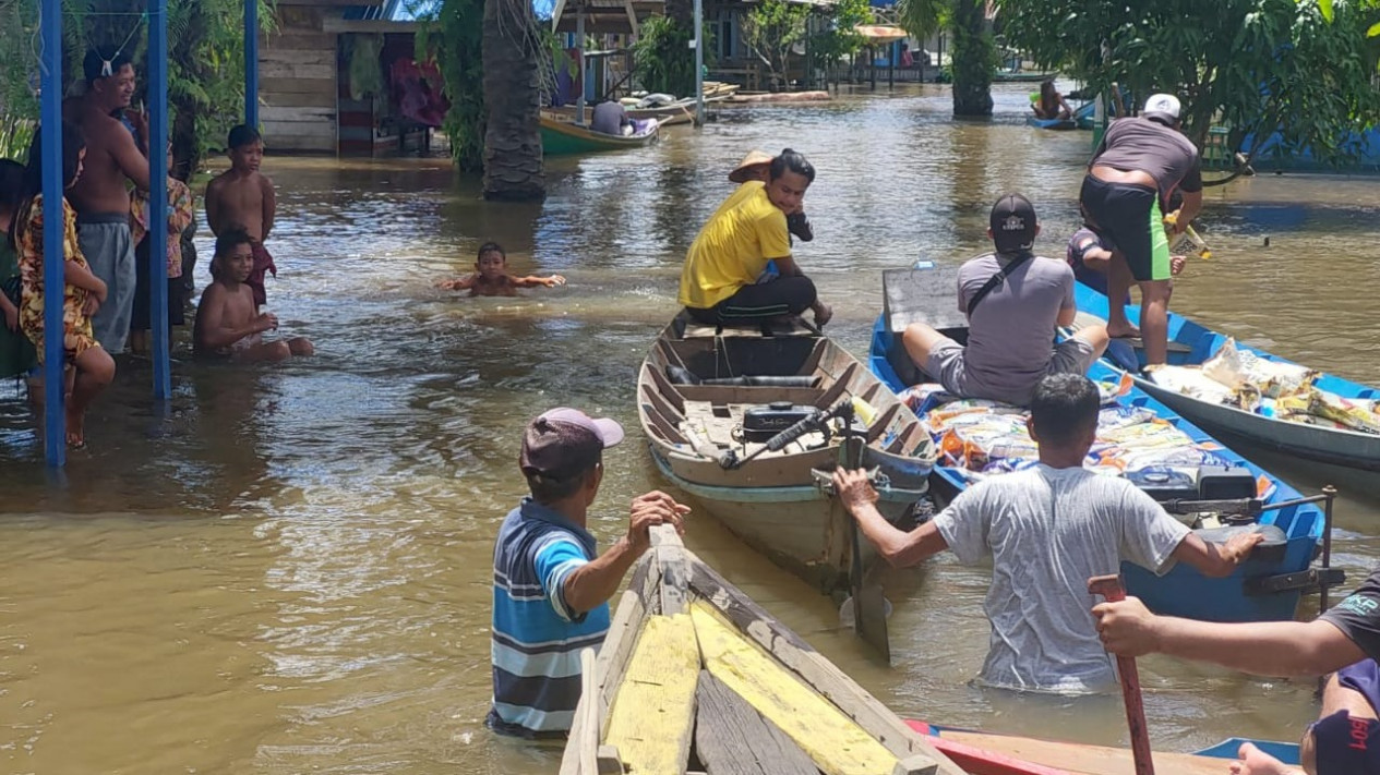 Banjir di Kotim Sudah Berkurang 7 Desa
            - galeri foto