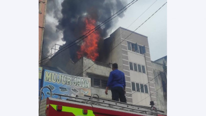 Grosir Sepatu di Pasar Sambu Ludes Terbakar