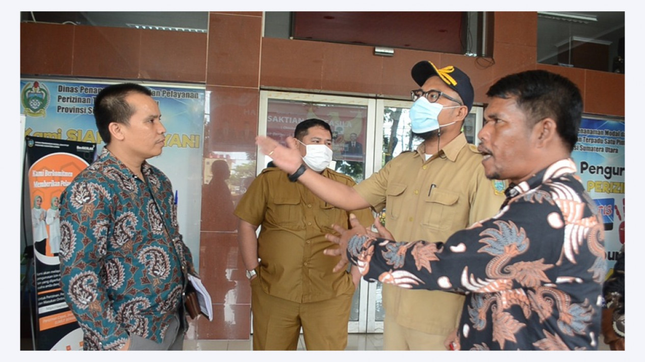 Pertemuan di Kantor DPMPPTSP Sumut Dilarang Diliput Media, Masyarakat Tanjung Marulak: Kami Inggin transparan, Tidak ada Ditutup-tutupi
            - galeri foto