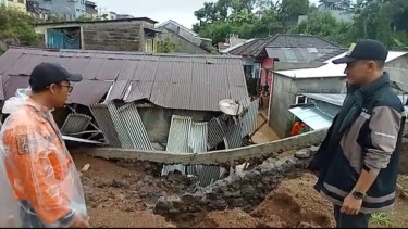 Senderan Setinggi 6 Meter Ambruk Menimpa 5 Rumah dan Saluran Irigasi di Wonosobo