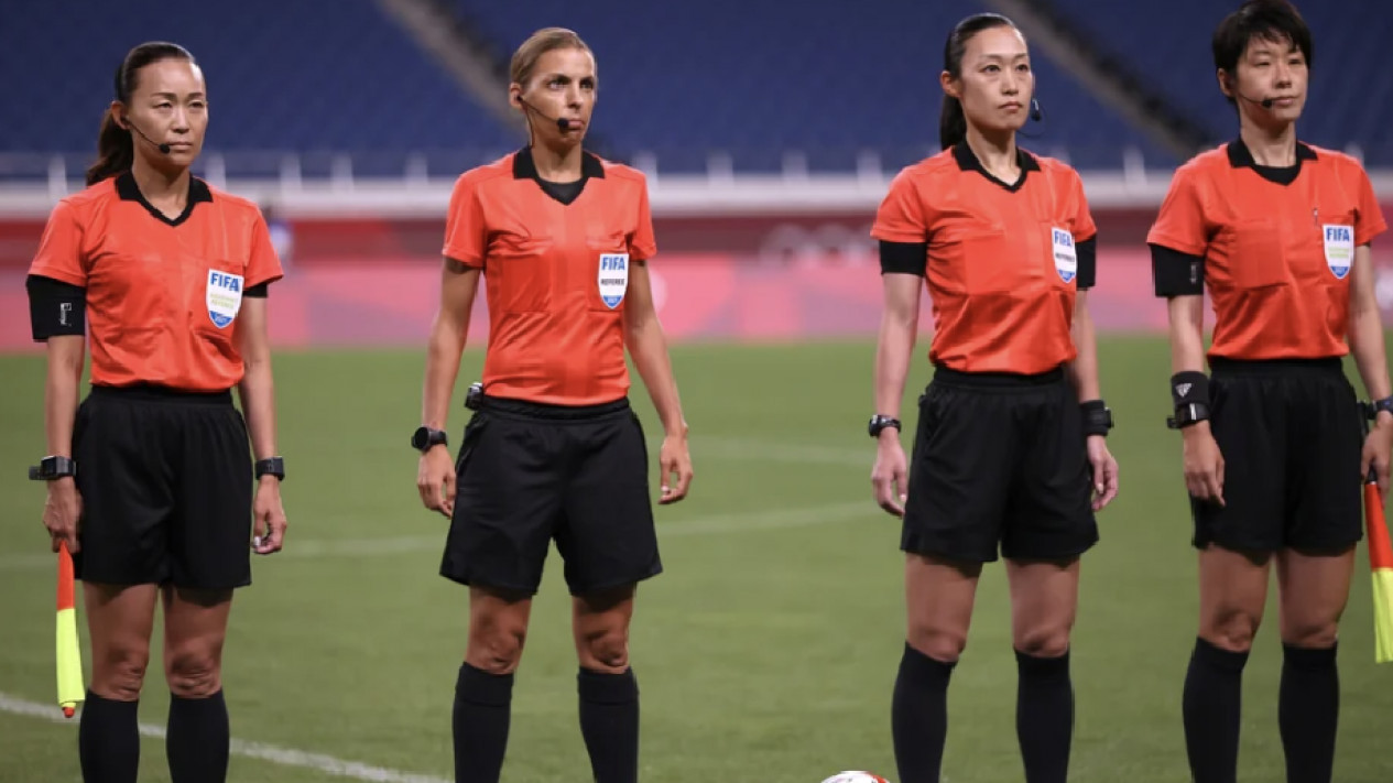 Gelegar Qatar: Siapa Bilang Perempuan Tak Boleh Nonton Piala Dunia 2022?
            - galeri foto