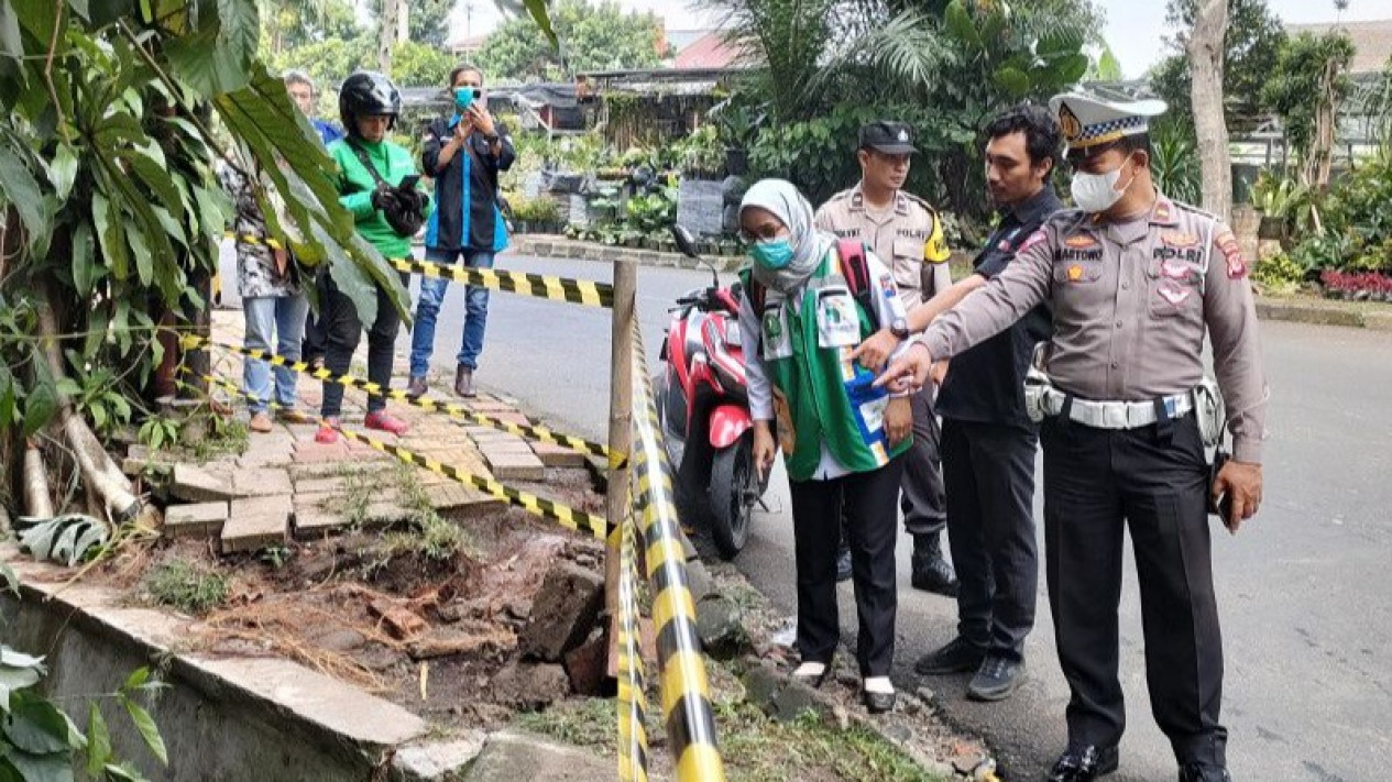 Mahasiswi IPB Terperosok di Gorong-Gorong Belum Ditemukan
            - galeri foto