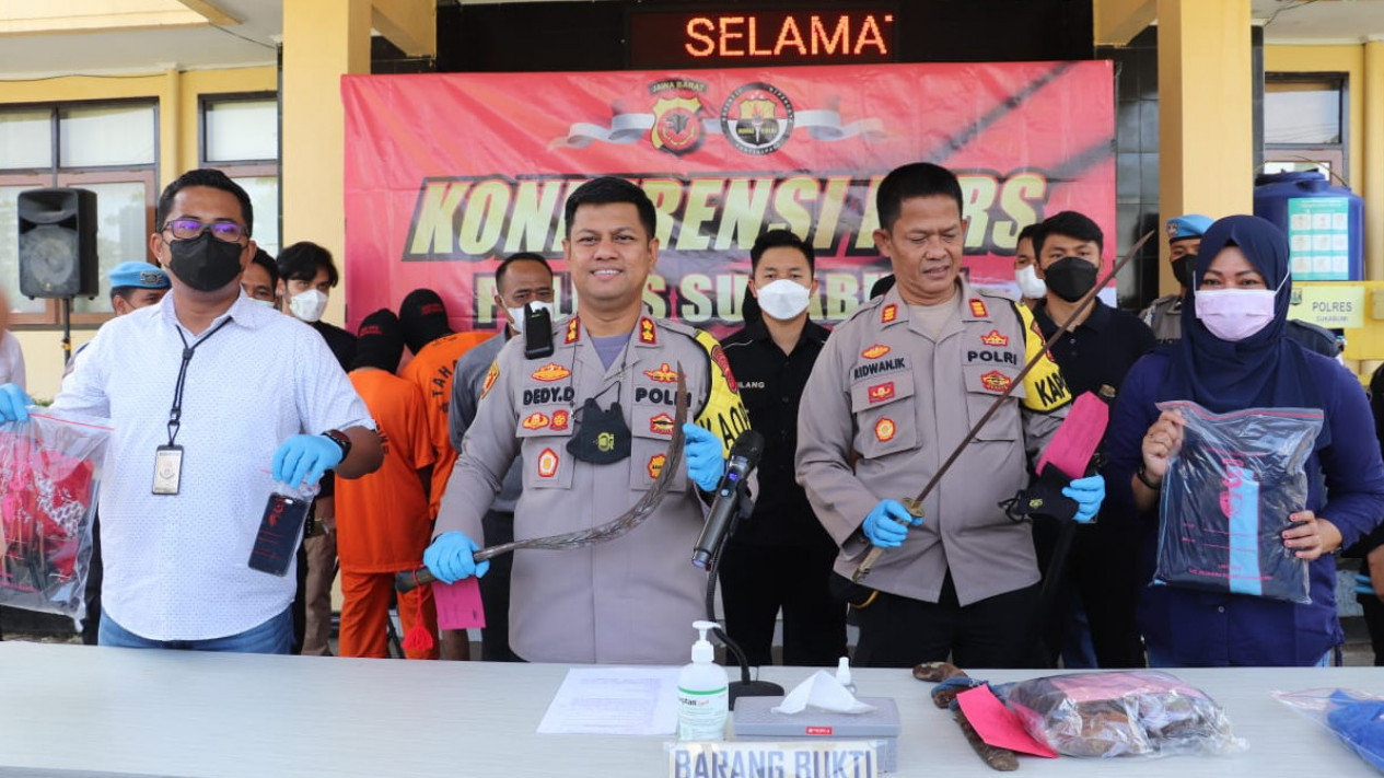 Sadis! Gegara Potong Bambu, Pria di Sukabumi Tewas Dibacok
            - galeri foto