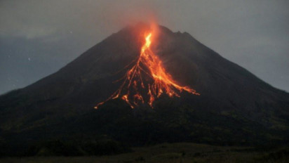 Ini Penjelasan BPPTKG Soal Fenomena Kilatan Petir yang Menyambar Puncak Gunung Merapi