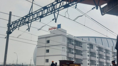 Gubernur DKI Jakarta Anies Baswedan Ingatkan Warga Hunian Berbahaya di Samping Jalur Saluran Listrik Udara Tegangan Tinggi