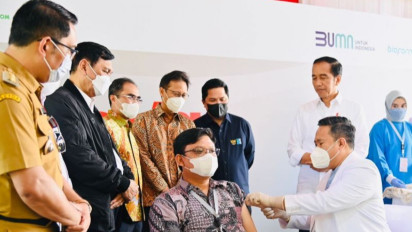 Presiden Joko Widodo Tinjau Penyuntikan Perdana Vaksin IndoVac
