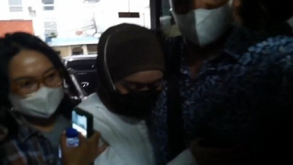 Rizky Billar Ditahan Lesti Kejora Datangi Polres Jaksel. Ada Apa?