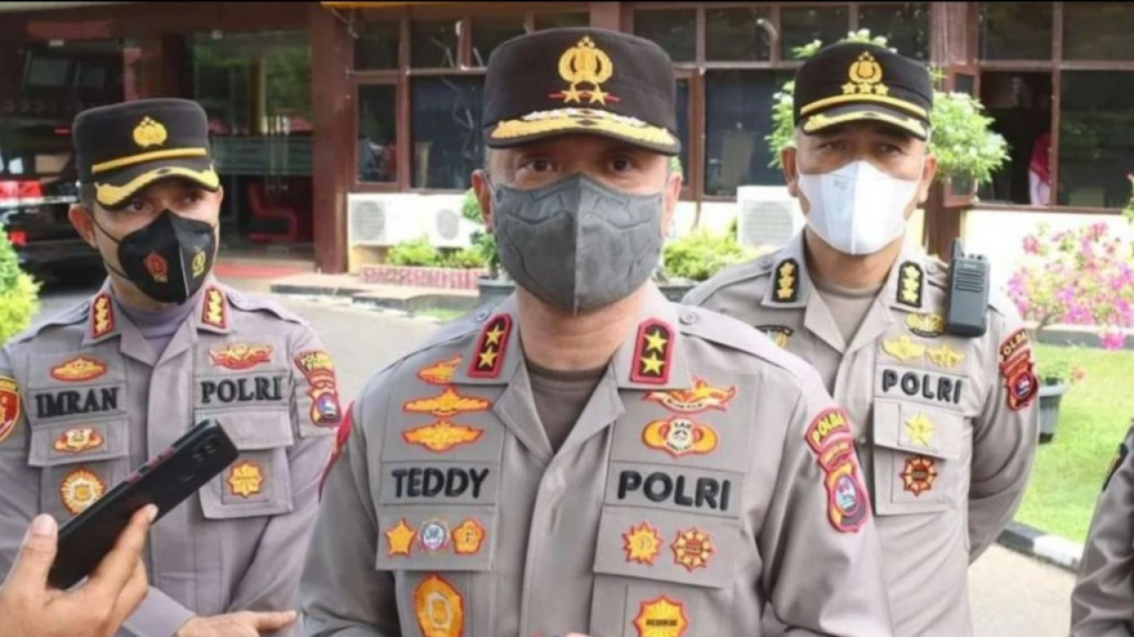 BREAKING NEWS: Irjen Teddy Minahasa Ditangkap karena  Narkoba, Komisi III DPR RI: Sementara Diduga Benar
            - galeri foto