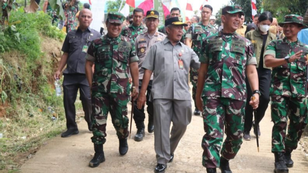 Berkat TMMD Ke-115 Bogor, Hasil Bumi warga Desa Banyuasih Gampang Diangkut hingga Dorong Perekonomian
            - galeri foto