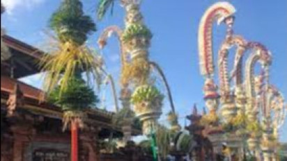 Umat Hindu Bali Pasang 2500 Penjor Hiasan Khas Janur Bambu Menyambut Delegasi KTT G20