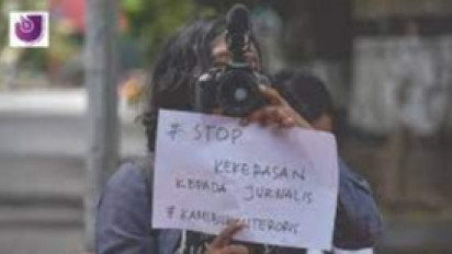 Saat Peliputan Acara Seni Tari Topeng, Sejumlah Satpol PP Indramayu Hadang Wartawan dan Berusaha Mengambil HP Milik Jurnalis