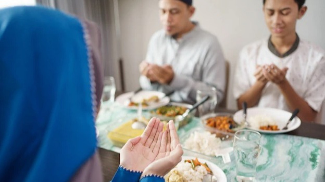Bacaan Doa Sebelum Makan dan Keutamaan Mengamalkannya
            - galeri foto