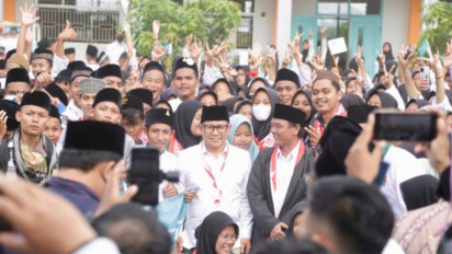 Gus Muhaimin Kukuhkan Ribuan Santri Sebagai Calon Pemimpin Masa Depan