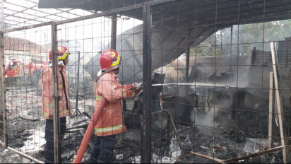 Pusat Kuliner di Pemukiman Padat Penduduk Kabupaten Kudus Ludes Terbakar
