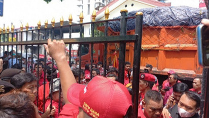 Kondisi PN Jaksel saat Sidang Ferdy Sambo, Massa Pemuda Batak Bersatu Memaksa Masuk