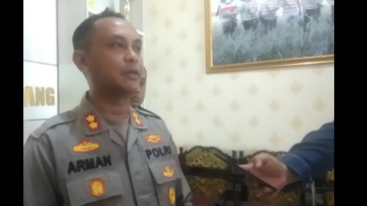 Diduga Terlibat Jaringan Jamaah Islamiyah, Seorang Oknum Guru SDN di Sampang Ditangkap Tim Densus 88