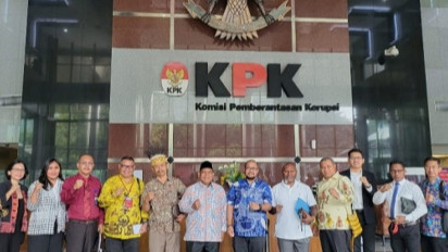 Datangi KPK, Dokter Pribadi dan Kuasa Hukum Lukas Enembe Beberkan Hasil Rekam Medis