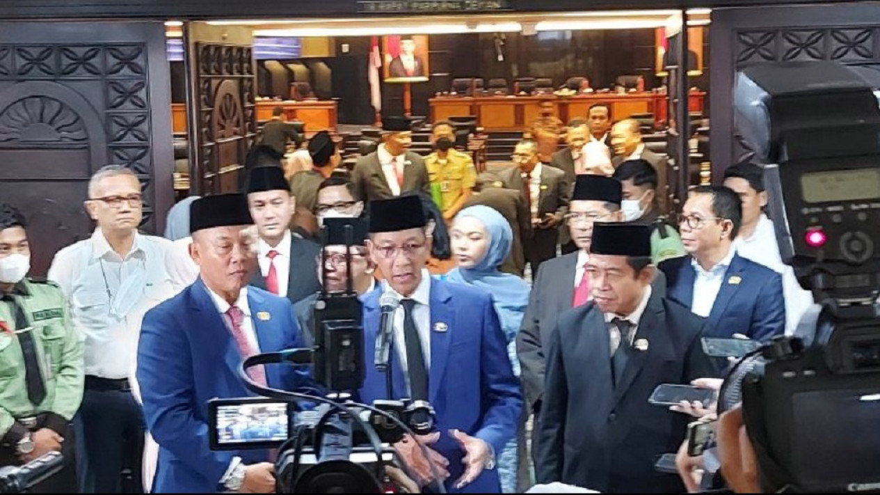 Pj Gubernur DKI Heru Budi Hartono Aktifkan Lagi Posko Pengaduan Langsung di Balai Kota
            - galeri foto