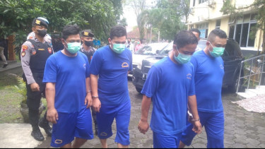 Menyaru Jadi Petugas Bea Cukai, Enam Pria Lakukan Perampasan Terhadap Sales Rokok