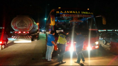 Ugal-ugalan dan Melawan Arus, Polisi Tilang Belasan Bus 'Ngeblong' Usai Terjaring Razia di Jalur Pantura Gresik