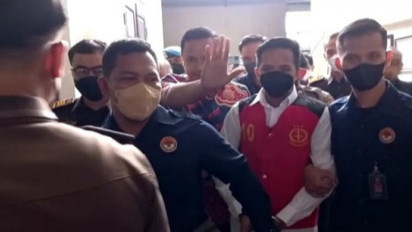 Richliefansfams.id Sambut Bharada E Saat Tiba dan Jalani Sidang Perdana