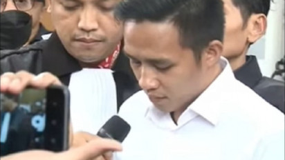 Usai Jalani Sidang Perdana, Bharada E Menangis Sambil Minta Maaf kepada Keluarga Brigadir J