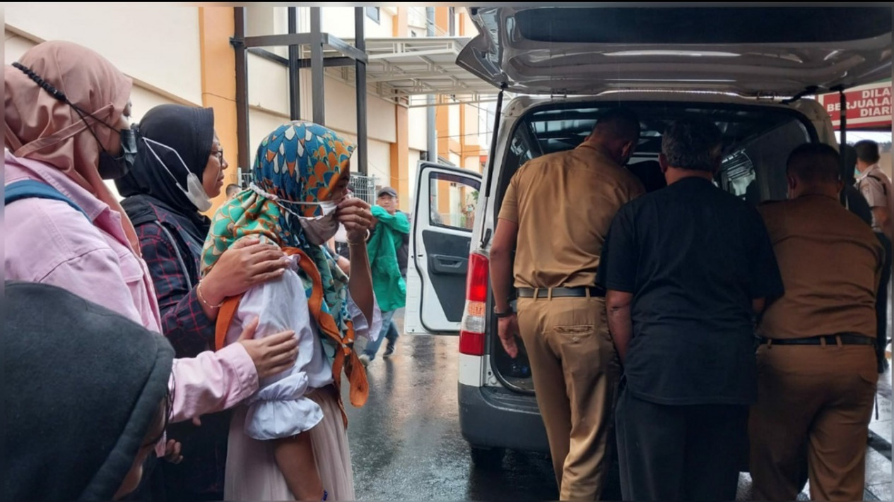 Korban Meninggal Dunia Tragedi Kanjuruhan Bertambah, Jadi 133 Orang
            - galeri foto