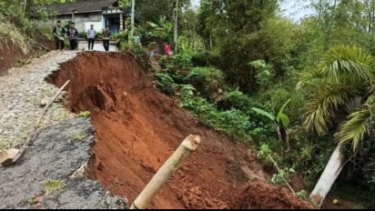 Jalan Desa di Ponorogo Longsor, Ratusan Warga Terancam Terisolir
