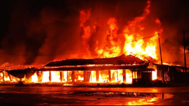 Polisi Dalami Penyebab Peristiwa Kebakaran yang Hanguskan 11 Unit Kios dan 2 Rumah di Distrik Kenyam Kabupaten Nduga