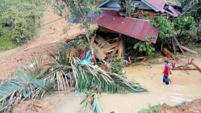 Akibat Banjir Sejumlah Wilayah di Kabupaten Mamuju Terisolir