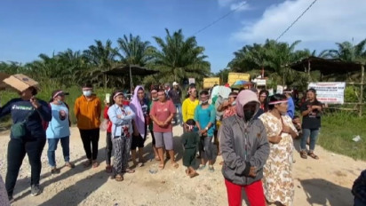 Menjadi Korban Mafia Tanah, Ratusan Warga Siak Blokir Jalan 