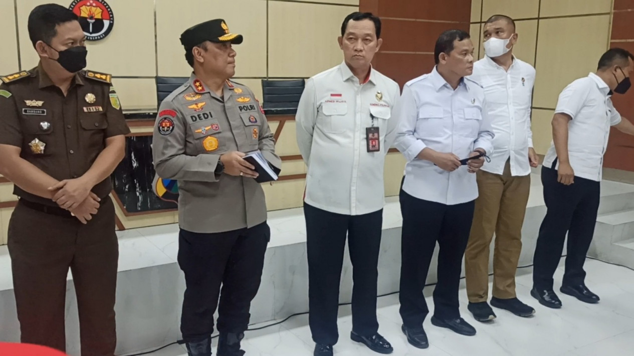 Rekonstruksi Tragedi Kanjuruhan Digelar di Lapangan Mapolda Jawa Timur, 30 Adegan Diperagakan
            - galeri foto