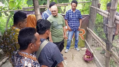 Bunga Bangkai Tumbuh di Pekarangan Rumah Jadi Tontonan Warga Rembang