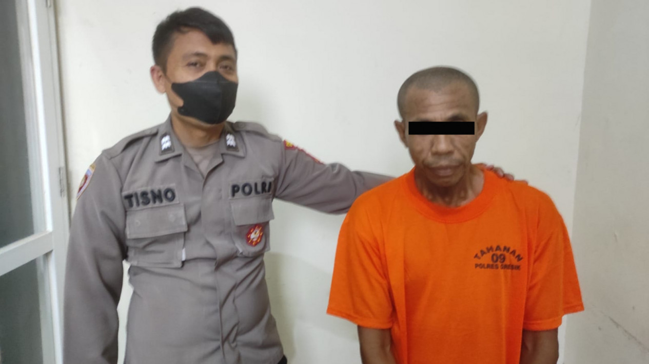 Terekam CCTV, Penjual Minyak Tawon Keliling Curi Hp dan Laptop Guru di Gresik
            - galeri foto