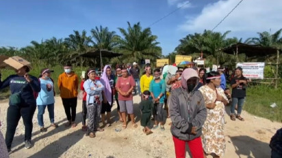 Menjadi Korban Mafia Tanah, Ratusan Warga Aksi Blokir Jalan