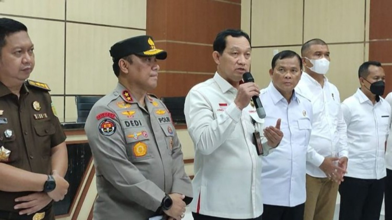 Autopsi Korban Kanjuruhan Batal, TGIPF Pastikan Tidak Ada Intimidasi Polri
            - galeri foto